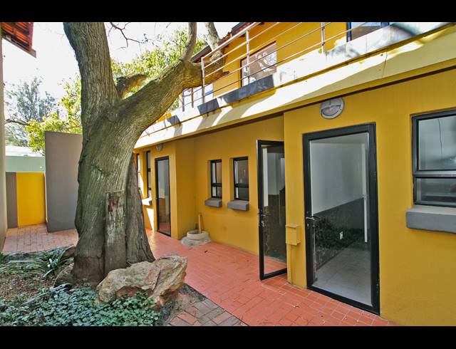 854M² BUILDING FOR SALE IN BRAMLEY